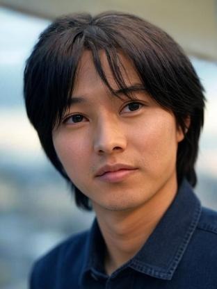 Person who looks like Manny Jacinto