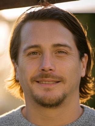 Person who looks like Jonathan Jackson