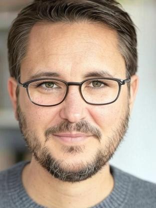 Person who looks like Joshua Leonard