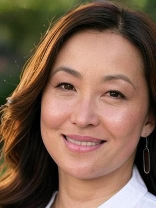 Person who looks like Kelly Marie Tran