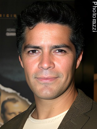 Person who looks like Lou Diamond Phillips