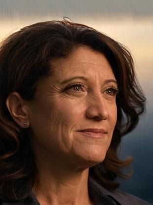 Person who looks like Nia Vardalos