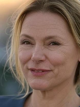 Person who looks like Aimee Mullins