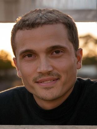 Person who looks like Elyes Gabel