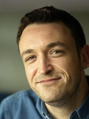 Person who looks like Robin Lord Taylor