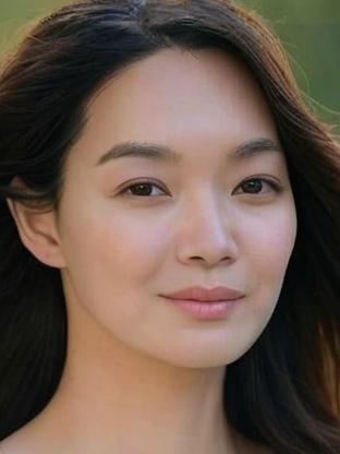Person who looks like Julia Hsu