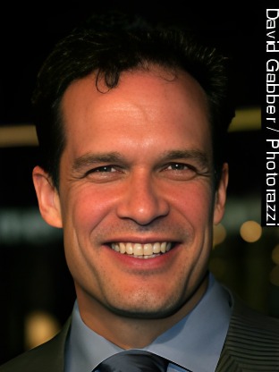Person who looks like Norbert Leo Butz