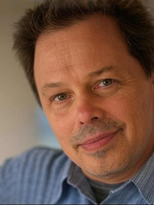 Person who looks like Tim Curry