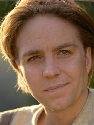 Person who looks like Thomas Dekker