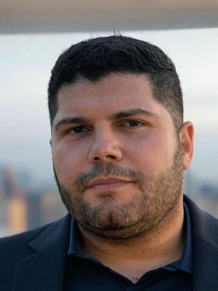 Person who looks like Jerry Ferrara