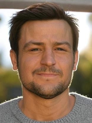 Person who looks like Joseph Mazzello