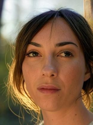 Person who looks like Amy Jo Johnson