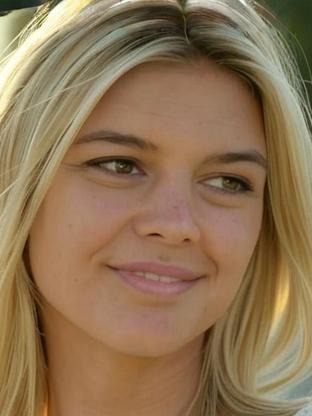 Person who looks like Khloe Kardashian