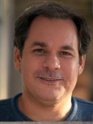 Person who looks like Roger Bart