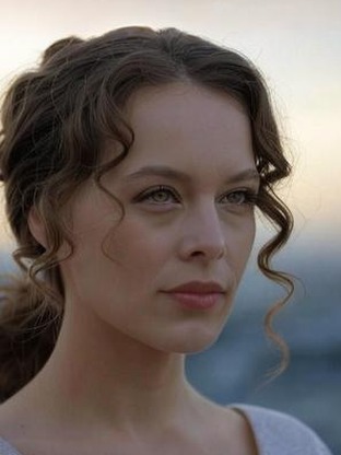 Person who looks like Fairuza Balk
