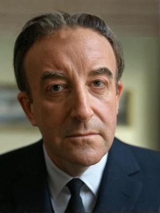 Person who looks like Robert Vaughn