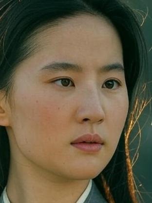 Person who looks like Maya Erskine