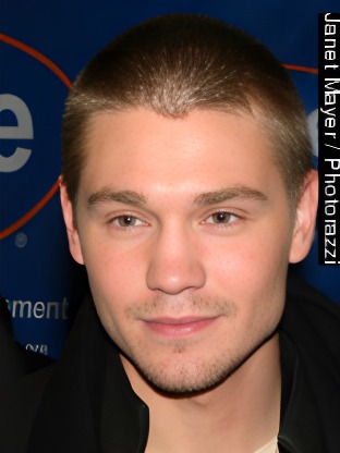 Person who looks like Ryan Kwanten