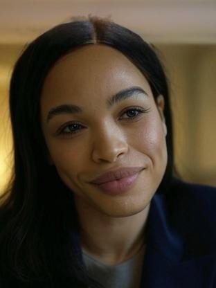 Person who looks like Zoë Kravitz