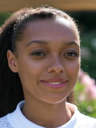 Person who looks like FKA twigs