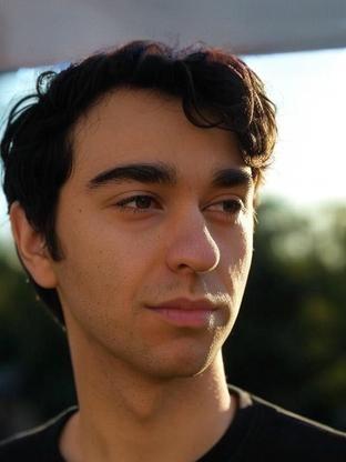 Person who looks like Jake Cannavale