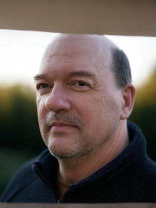 Person who looks like Mike O'Malley