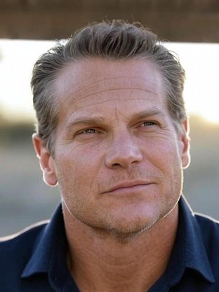 Person who looks like Lorenzo Lamas
