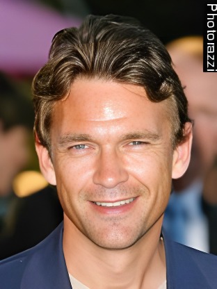 Person who looks like Jason Bateman