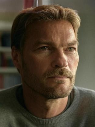 Person who looks like Andy Whitfield