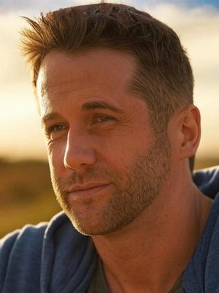 Person who looks like Jonathan Silverman