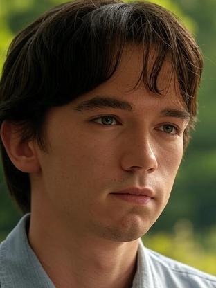 Person who looks like Ethan Cutkosky