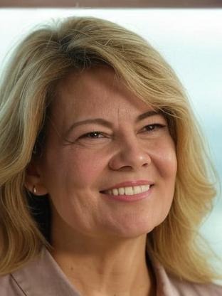 Person who looks like Cybill Shepherd