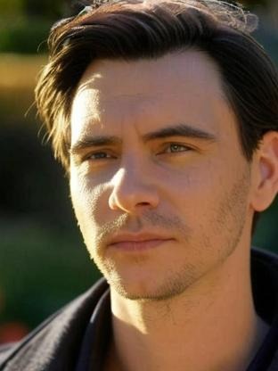 Person who looks like Michael Fassbender