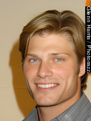 Person who looks like Steven Pasquale