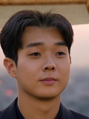 Person who looks like Justin Chon