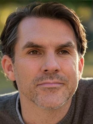 Person who looks like Zachary Quinto