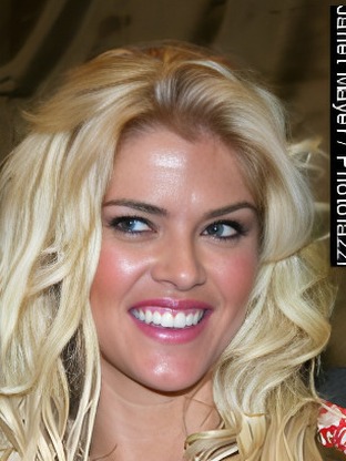 Person who looks like Katy Rose (Musician)