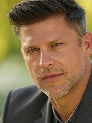 Person who looks like Michael Graziadei