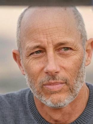 Person who looks like Dwayne Johnson