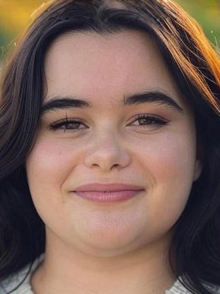 Person who looks like Isabella Sermon