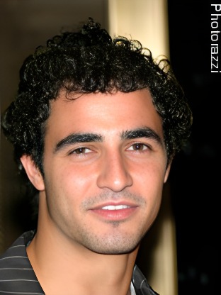 Person who looks like David Mazouz