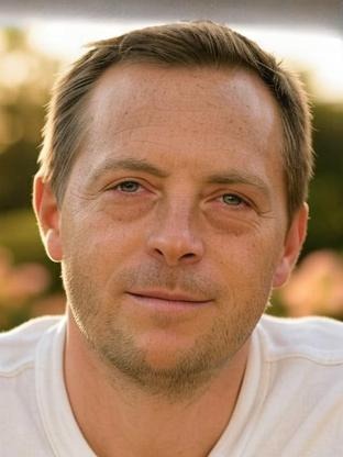 Person who looks like Toby Stephens