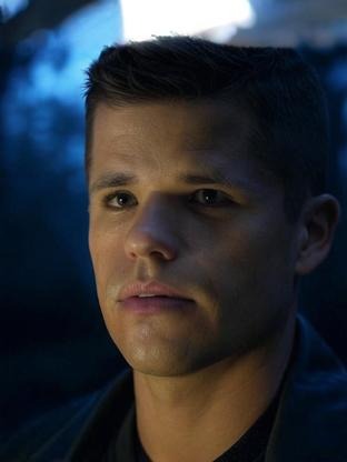 Person who looks like Chris Zylka