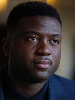 Person who looks like Yahya Abdul-Mateen II