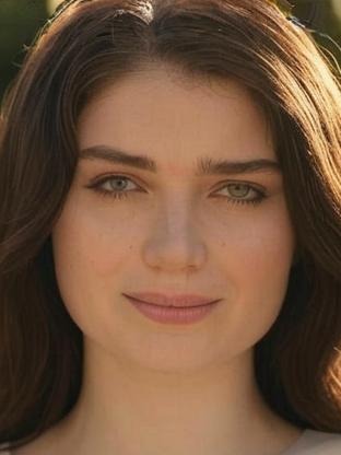 Person who looks like Charlotte Le Bon