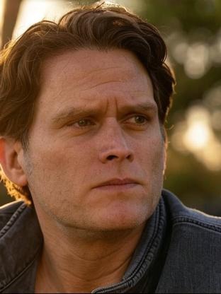 Person who looks like Sam Heughan