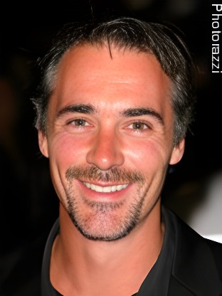 Person who looks like Roger Bart