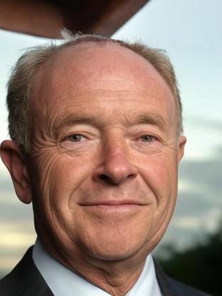 Person who looks like Robson Green