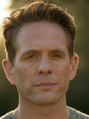 Person who looks like Ryan Hansen