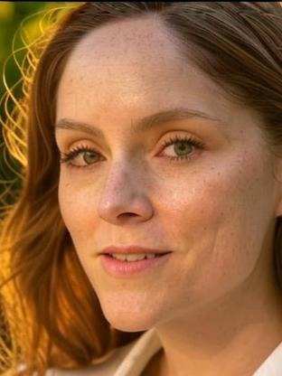 Person who looks like Noémie Merlant
